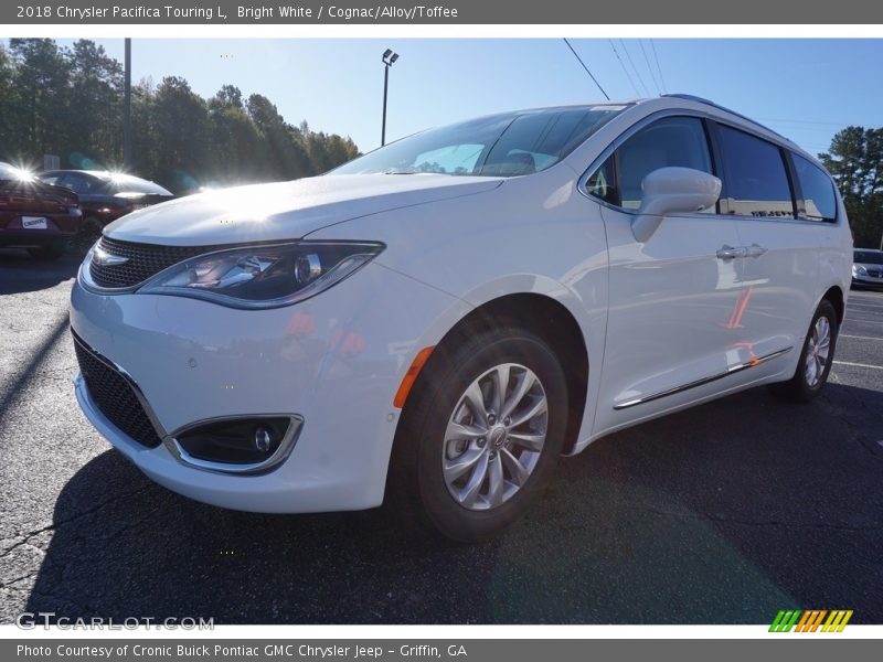 Bright White / Cognac/Alloy/Toffee 2018 Chrysler Pacifica Touring L