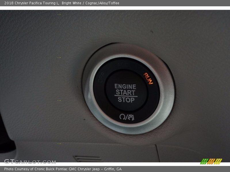 Bright White / Cognac/Alloy/Toffee 2018 Chrysler Pacifica Touring L