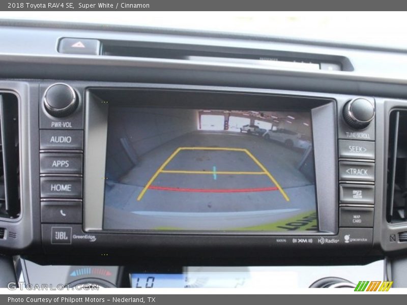 Super White / Cinnamon 2018 Toyota RAV4 SE