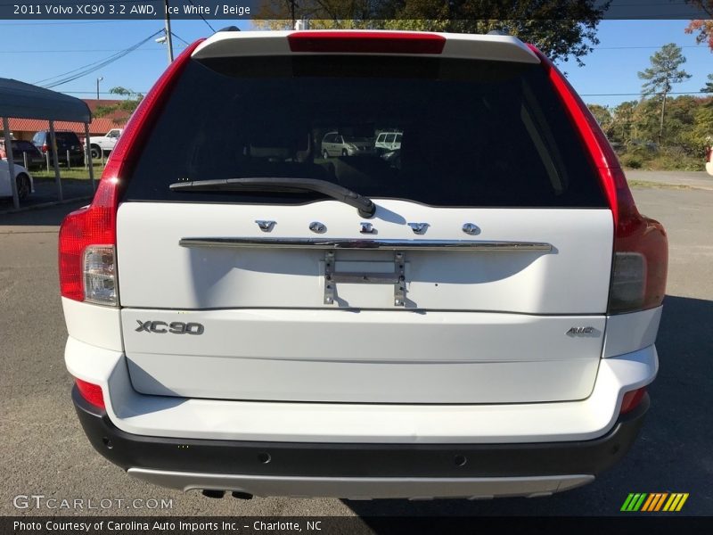 Ice White / Beige 2011 Volvo XC90 3.2 AWD