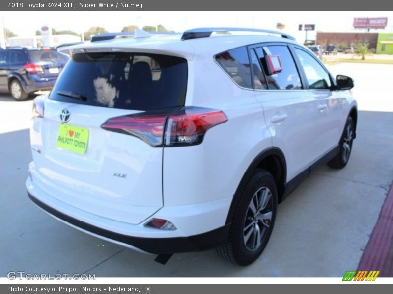 Super White / Nutmeg 2018 Toyota RAV4 XLE
