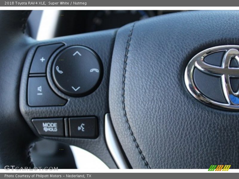 Super White / Nutmeg 2018 Toyota RAV4 XLE