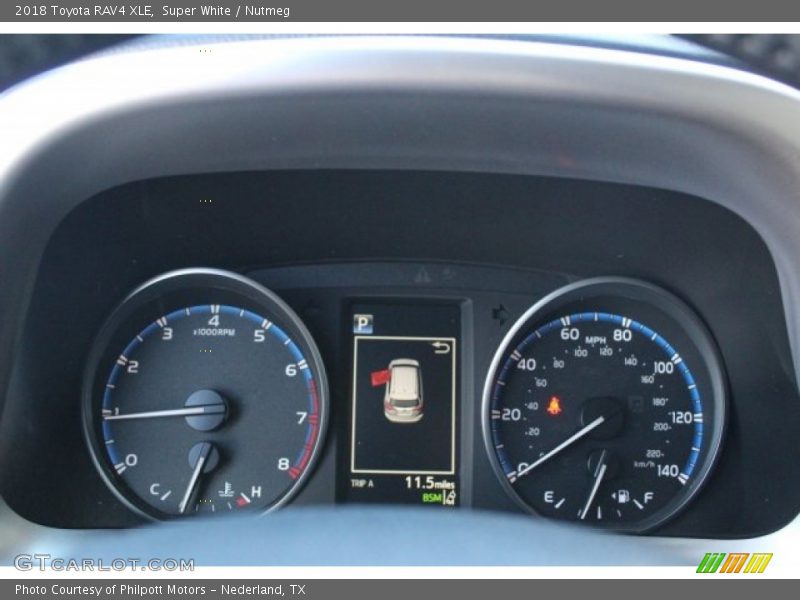 Super White / Nutmeg 2018 Toyota RAV4 XLE