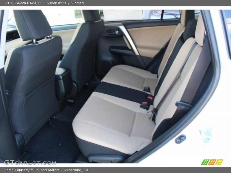 Super White / Nutmeg 2018 Toyota RAV4 XLE