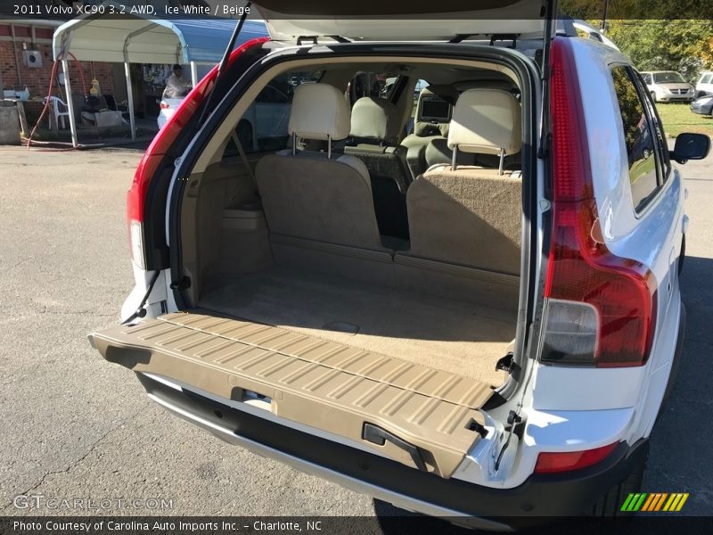 Ice White / Beige 2011 Volvo XC90 3.2 AWD