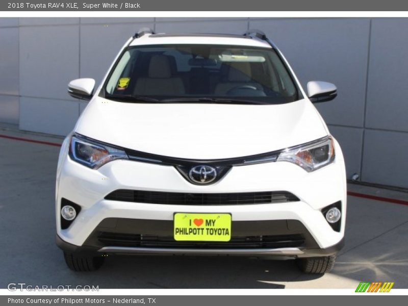 Super White / Black 2018 Toyota RAV4 XLE