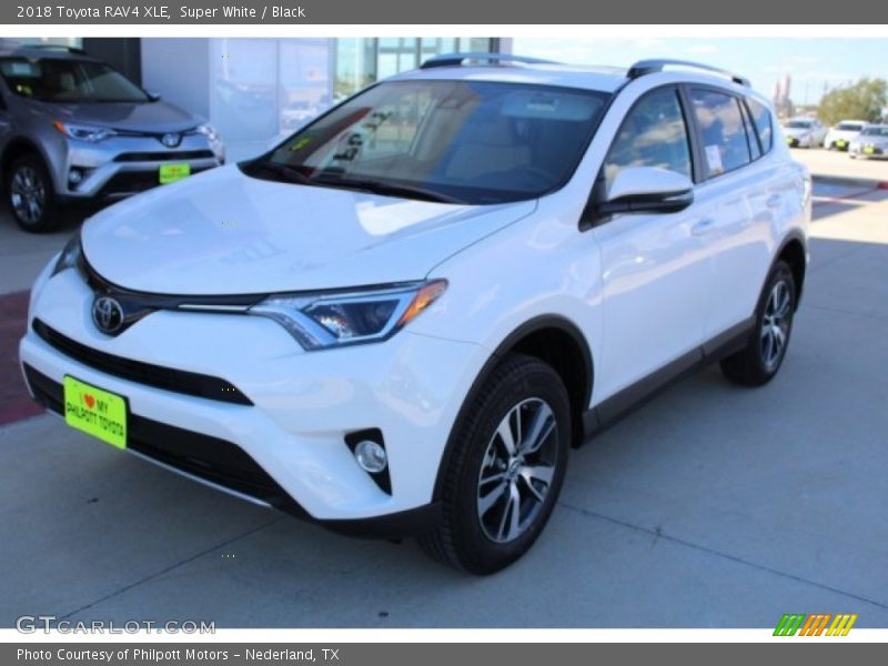 Super White / Black 2018 Toyota RAV4 XLE