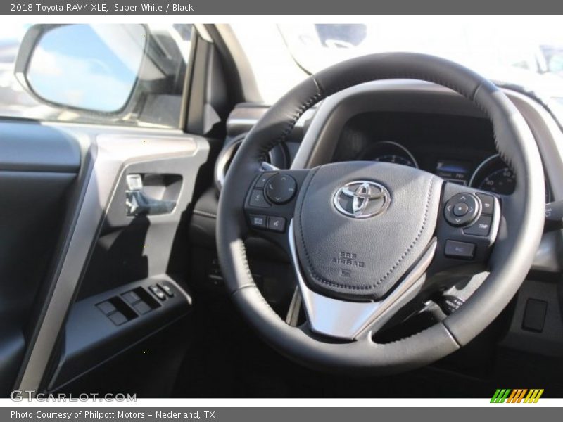 Super White / Black 2018 Toyota RAV4 XLE