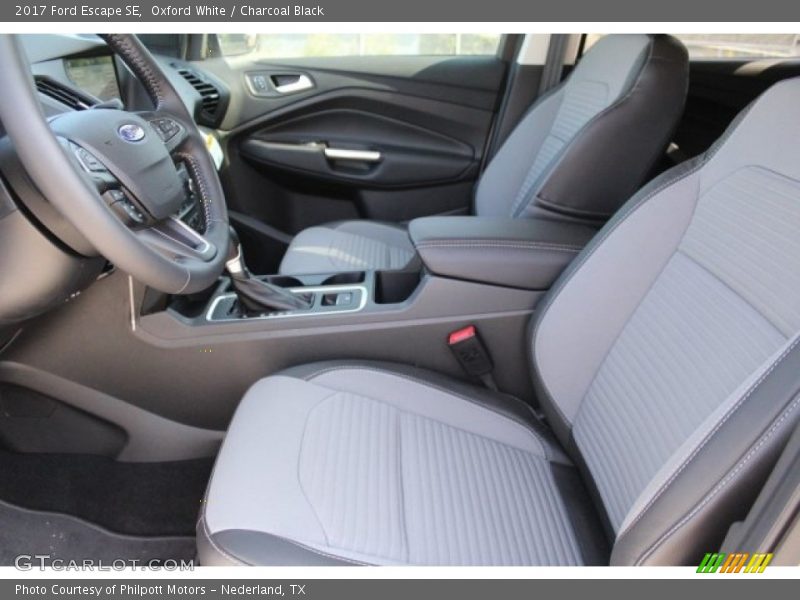 Oxford White / Charcoal Black 2017 Ford Escape SE
