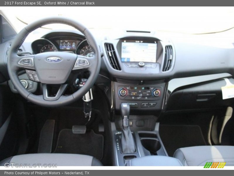 Oxford White / Charcoal Black 2017 Ford Escape SE