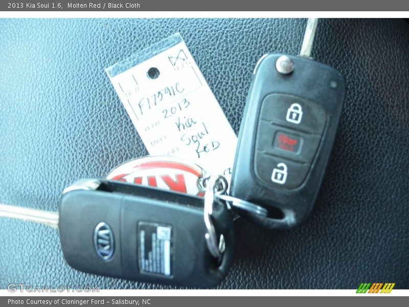 Molten Red / Black Cloth 2013 Kia Soul 1.6