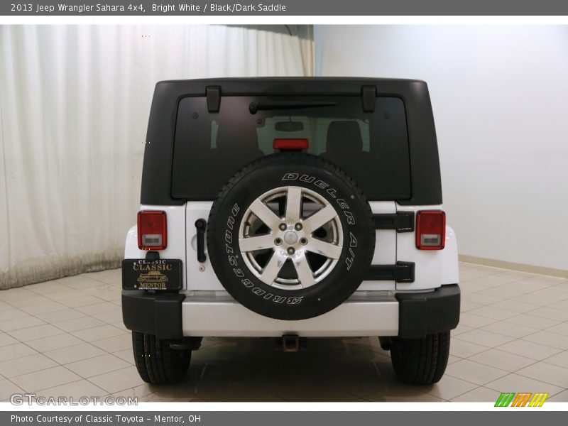 Bright White / Black/Dark Saddle 2013 Jeep Wrangler Sahara 4x4