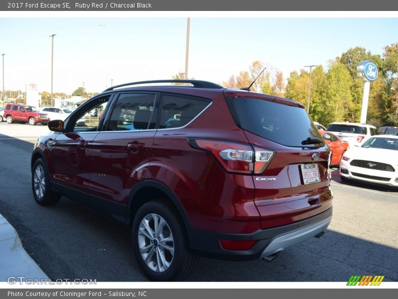 Ruby Red / Charcoal Black 2017 Ford Escape SE