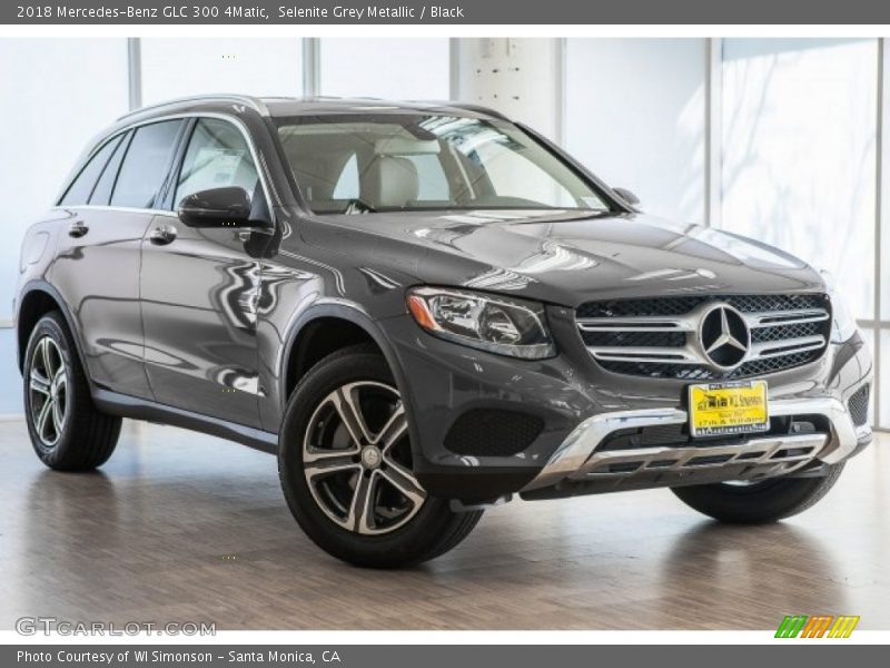 Front 3/4 View of 2018 GLC 300 4Matic