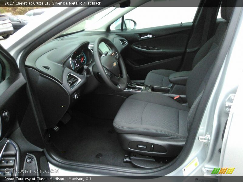 Silver Ice Metallic / Jet Black 2017 Chevrolet Cruze LT