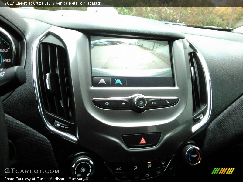 Silver Ice Metallic / Jet Black 2017 Chevrolet Cruze LT