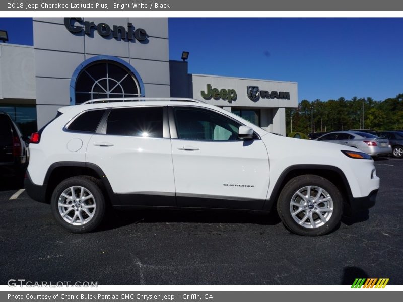 Bright White / Black 2018 Jeep Cherokee Latitude Plus