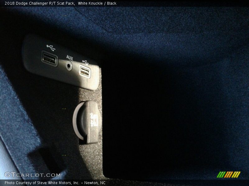 White Knuckle / Black 2018 Dodge Challenger R/T Scat Pack