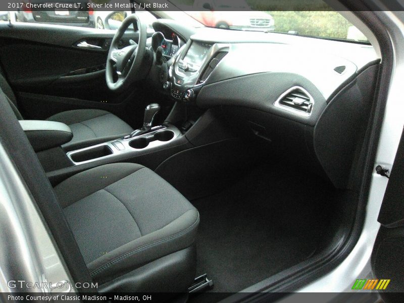 Silver Ice Metallic / Jet Black 2017 Chevrolet Cruze LT