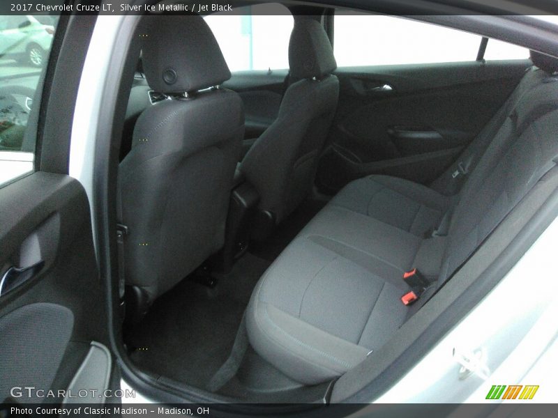 Silver Ice Metallic / Jet Black 2017 Chevrolet Cruze LT