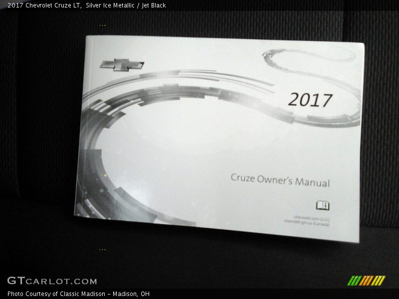 Silver Ice Metallic / Jet Black 2017 Chevrolet Cruze LT