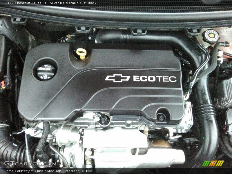Silver Ice Metallic / Jet Black 2017 Chevrolet Cruze LT