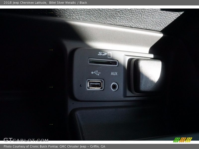 Billet Silver Metallic / Black 2018 Jeep Cherokee Latitude