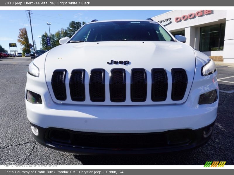 Bright White / Black 2018 Jeep Cherokee Altitude