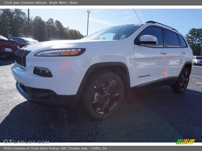 Bright White / Black 2018 Jeep Cherokee Altitude