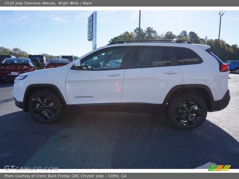 Bright White / Black 2018 Jeep Cherokee Altitude