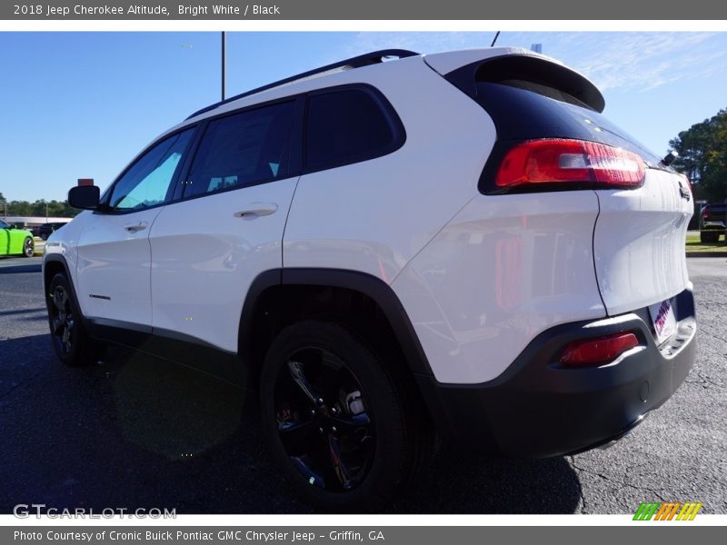 Bright White / Black 2018 Jeep Cherokee Altitude