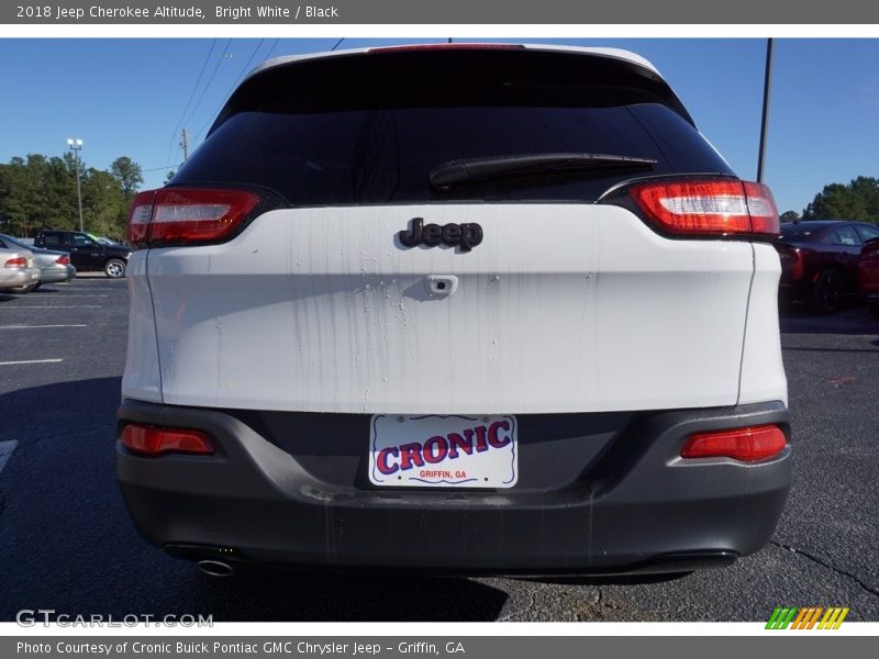 Bright White / Black 2018 Jeep Cherokee Altitude