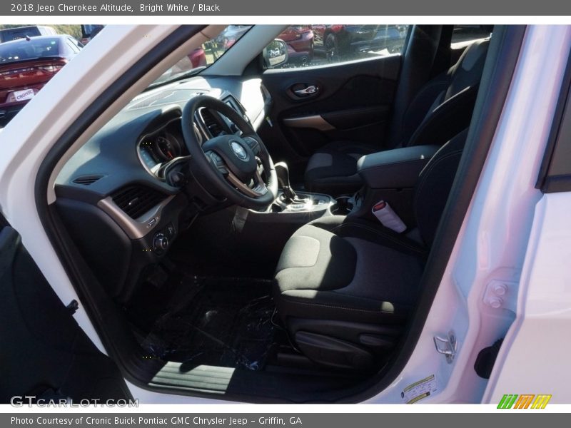 Bright White / Black 2018 Jeep Cherokee Altitude