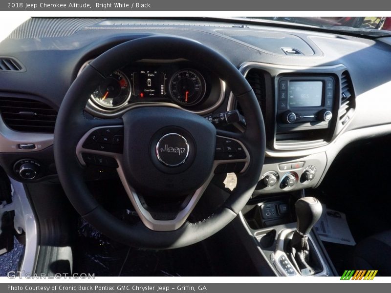 Bright White / Black 2018 Jeep Cherokee Altitude