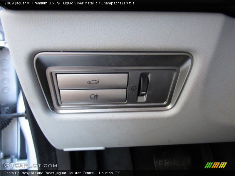 Liquid Silver Metallic / Champagne/Truffle 2009 Jaguar XF Premium Luxury