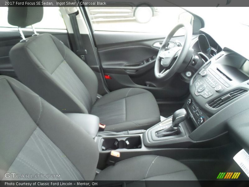 Ingot Silver / Charcoal Black 2017 Ford Focus SE Sedan
