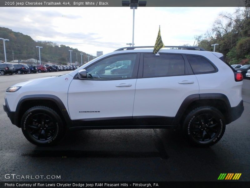 Bright White / Black 2016 Jeep Cherokee Trailhawk 4x4