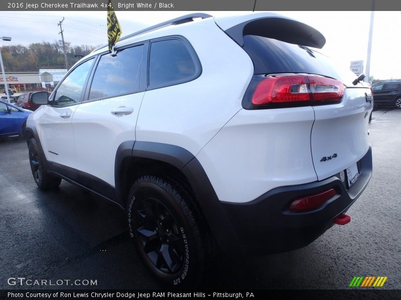 Bright White / Black 2016 Jeep Cherokee Trailhawk 4x4