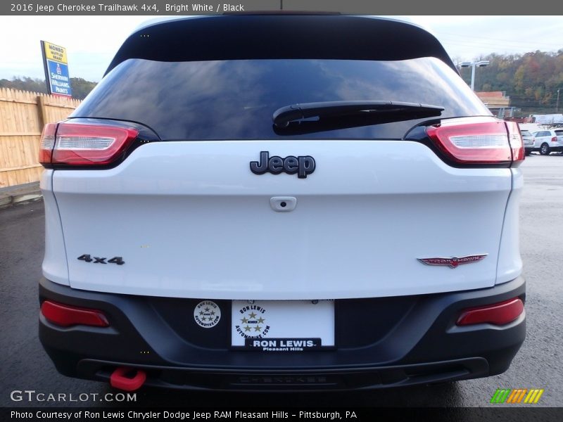 Bright White / Black 2016 Jeep Cherokee Trailhawk 4x4