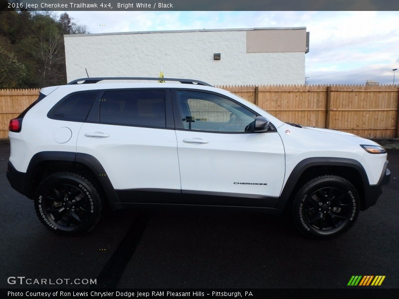 Bright White / Black 2016 Jeep Cherokee Trailhawk 4x4