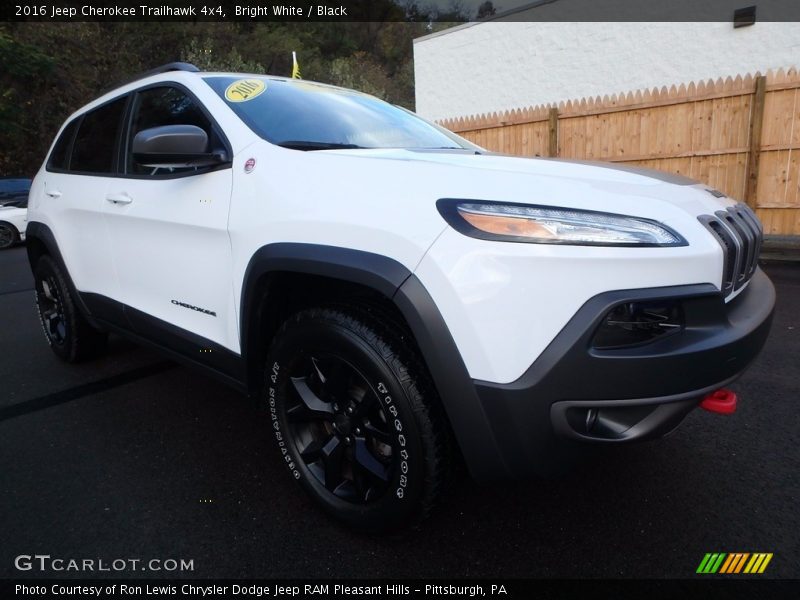 Bright White / Black 2016 Jeep Cherokee Trailhawk 4x4