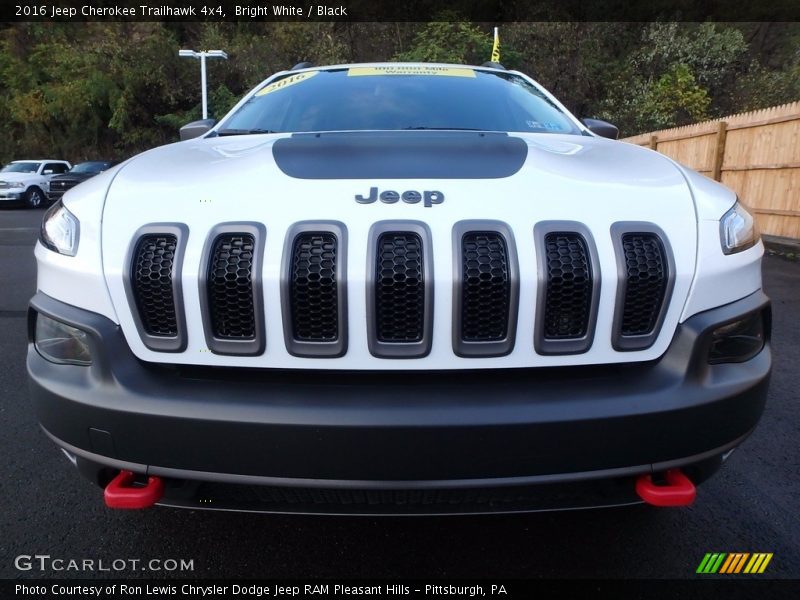 Bright White / Black 2016 Jeep Cherokee Trailhawk 4x4