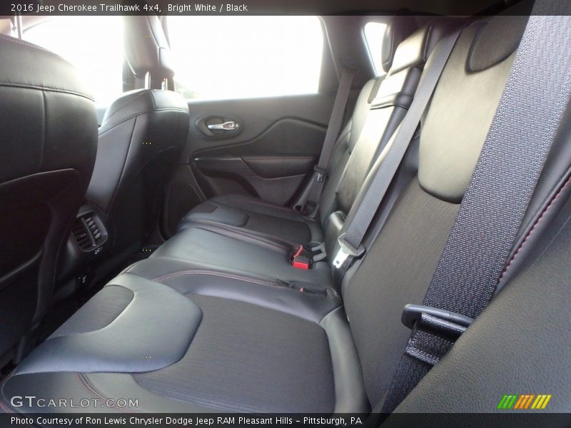 Bright White / Black 2016 Jeep Cherokee Trailhawk 4x4