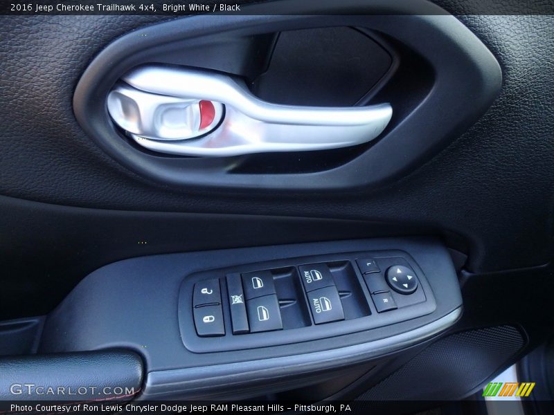 Bright White / Black 2016 Jeep Cherokee Trailhawk 4x4