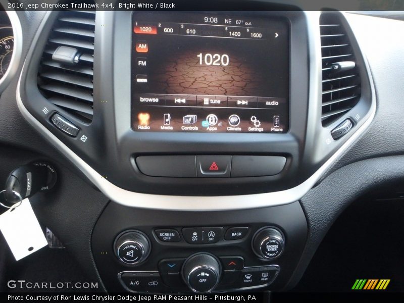 Bright White / Black 2016 Jeep Cherokee Trailhawk 4x4