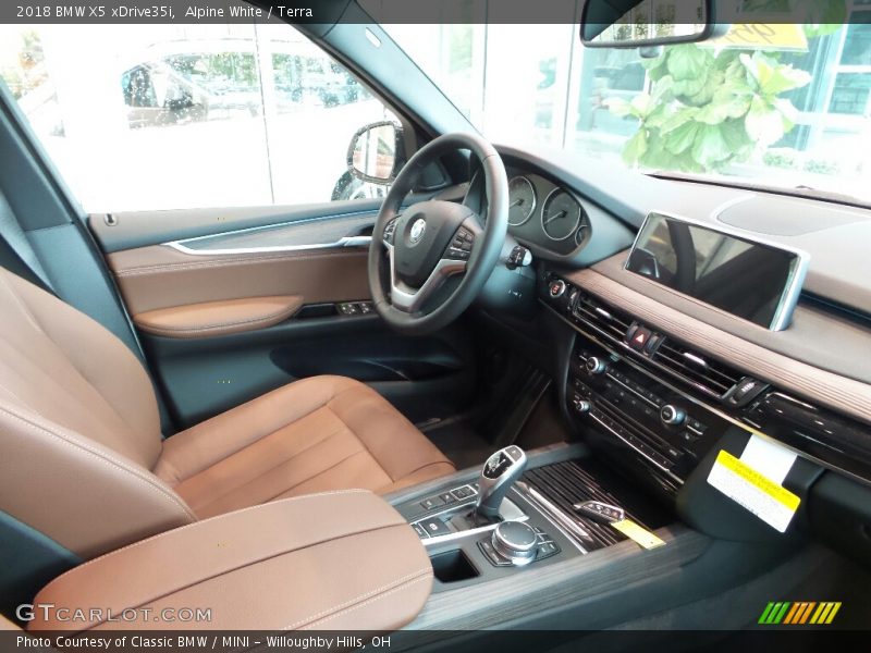 Alpine White / Terra 2018 BMW X5 xDrive35i
