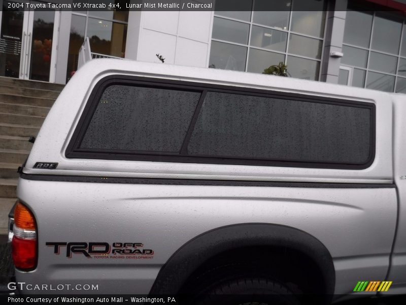 Lunar Mist Metallic / Charcoal 2004 Toyota Tacoma V6 Xtracab 4x4