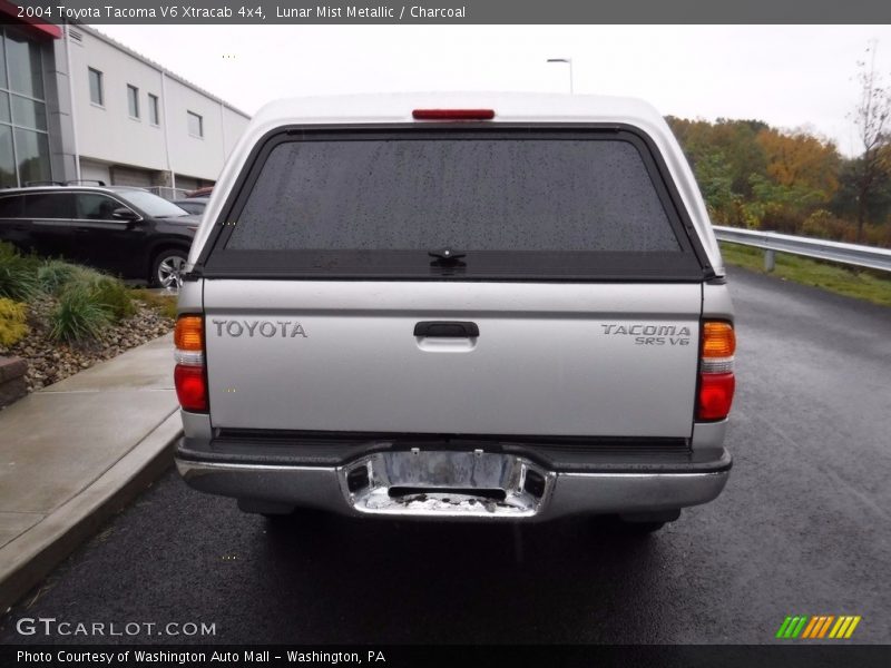 Lunar Mist Metallic / Charcoal 2004 Toyota Tacoma V6 Xtracab 4x4