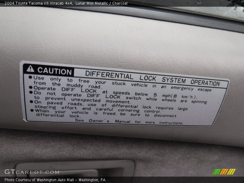 Lunar Mist Metallic / Charcoal 2004 Toyota Tacoma V6 Xtracab 4x4