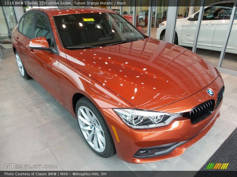 Front 3/4 View of 2018 3 Series 320i xDrive Sedan